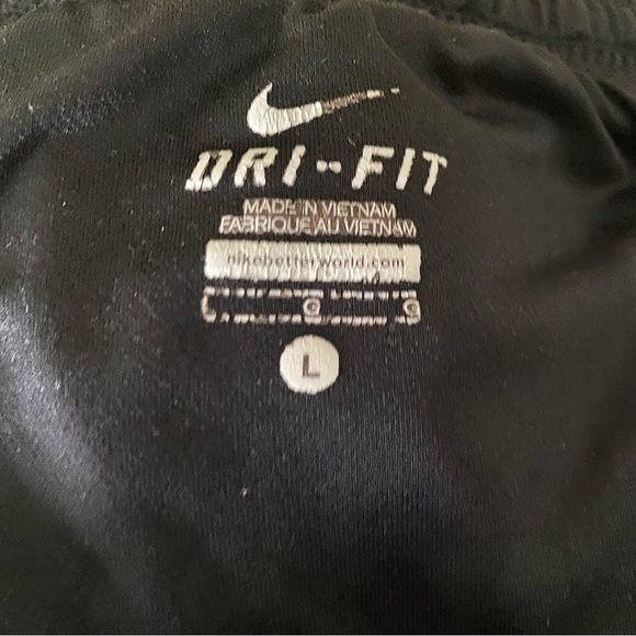 Nike Dri Fit Yoga Shorts perfect for the gym - Picture 4 of 4